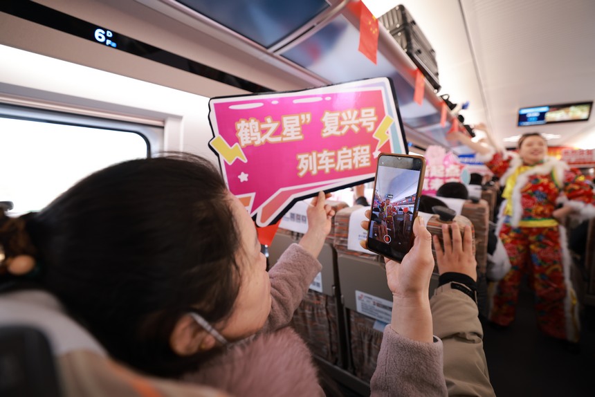 復興號高寒智能動車組于齊齊哈爾南站全新上線
