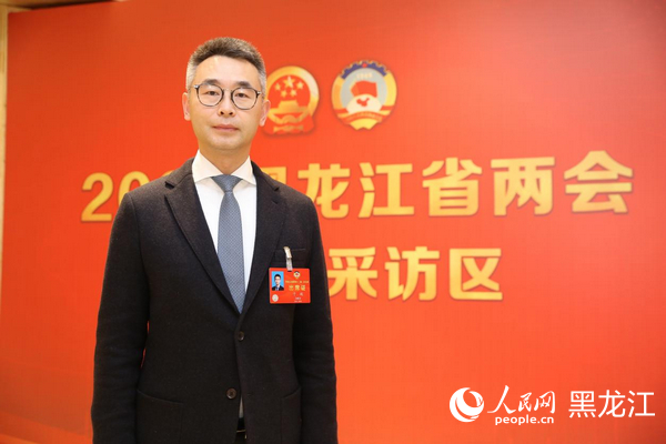 黑龍江省政協委員、哈爾濱劍橋學院校長于越。人民網 尚城攝