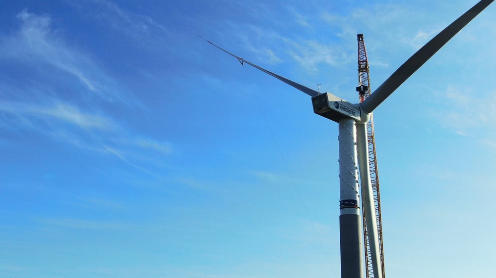 黑龍江呼瑪：100兆瓦風(fēng)電項(xiàng)目首臺風(fēng)電機(jī)組成功吊裝