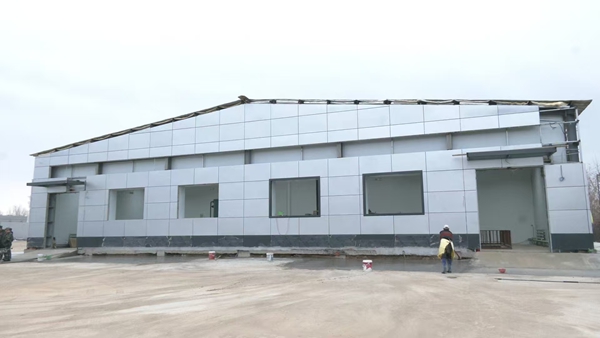 紅松籽加工項目火熱建設中。葛少卿 攝