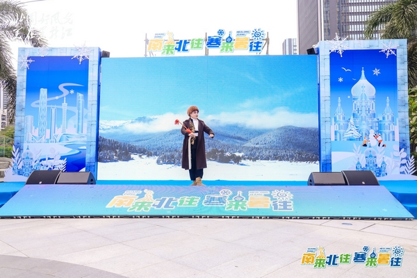 推進會現場上演京劇《智取威虎山》。