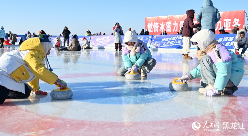 黑龍江省總工會(huì)：冰雪趣味運(yùn)動(dòng)會(huì)精彩紛呈