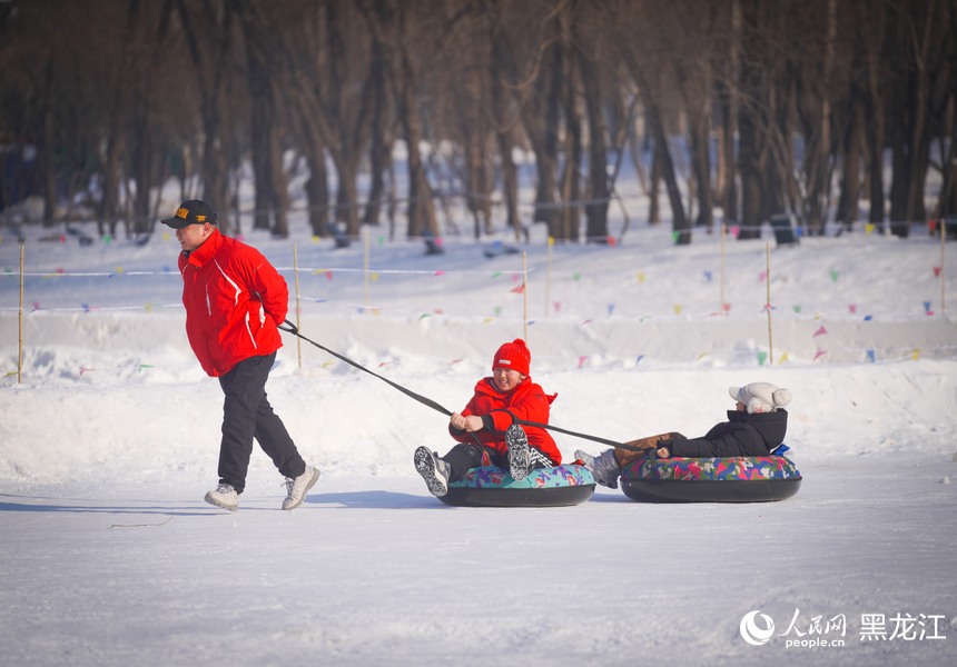 新春走基層｜喜迎亞冬會 哈爾濱市民暢享冰雪運動