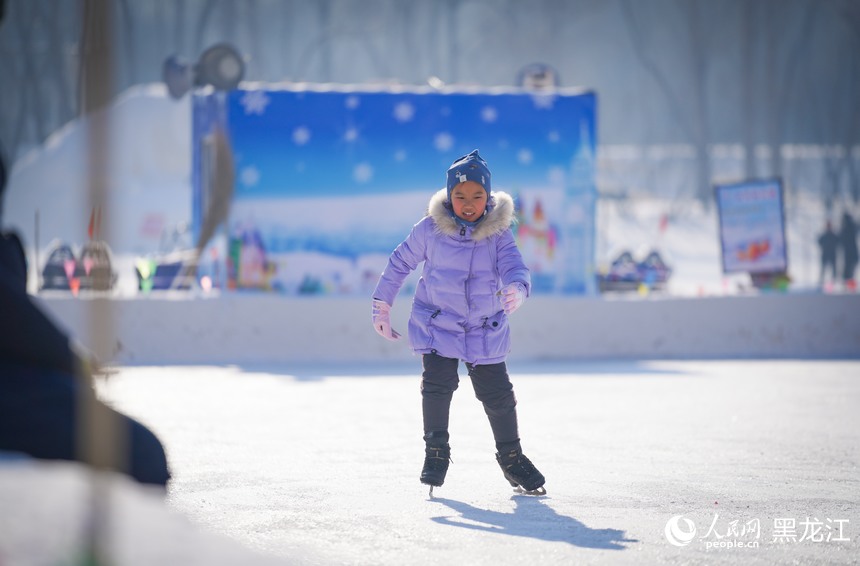 新春走基層｜喜迎亞冬會 哈爾濱市民暢享冰雪運動