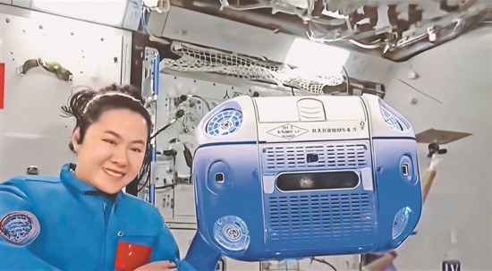 圖為中國首臺空間站艙內(nèi)智能飛行機器人亮相。圖片由哈爾濱工業(yè)大學(xué)提供